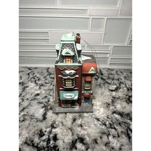 DEPT 56 Classic Ornament Series Dorothy's Dress Shop 1989. Ret 1991